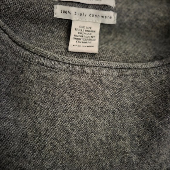 Soft luxurious, 100% 2-ply cashmere Gray Knit Poncho - Picture 6 of 9